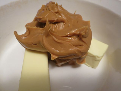 Easy Peanut Butter Fudge, Only 4 Ingredients