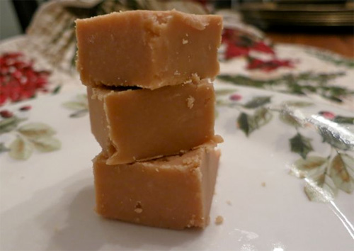 Easy Peanut Butter Fudge, Only 4 Ingredients